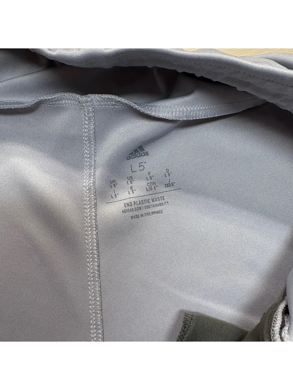 Athletic running adidas gray tennis short with zipper pockets